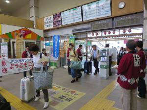 二本松駅改札前の様子