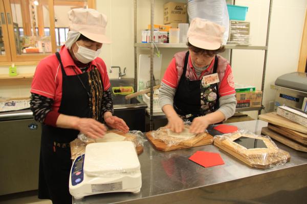 さくらの郷「合格餅」製造の様子その2