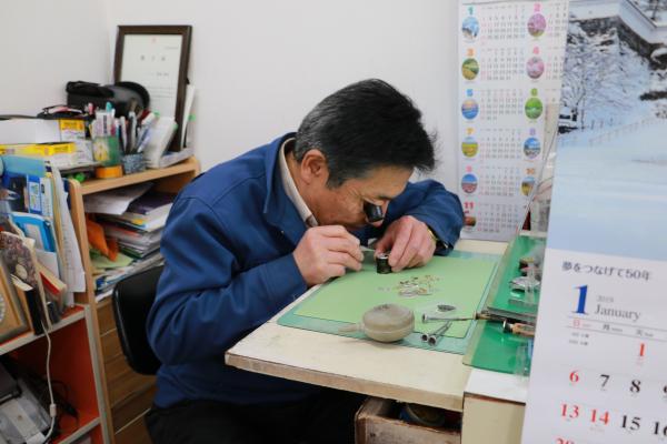 スゲノ時計店仕事風景1