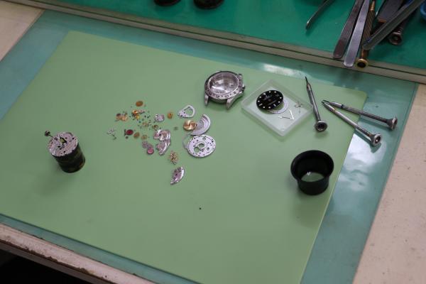 スゲノ時計店作業台
