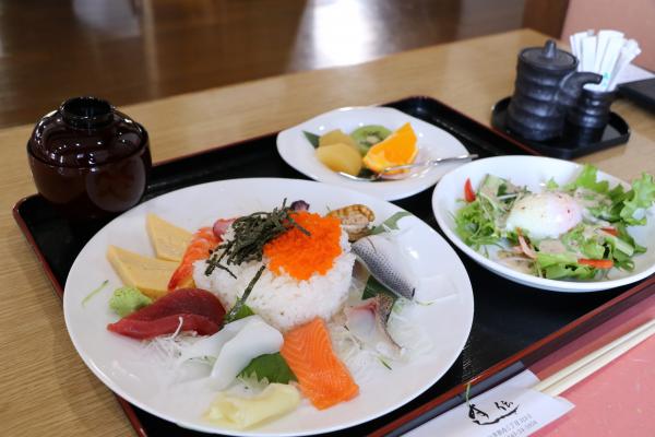 すし伝（ちらし寿司ランチ・セット）