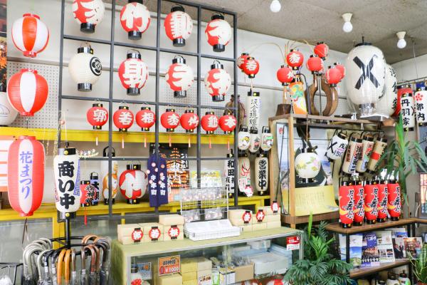 浅倉提灯店（店内の提灯）