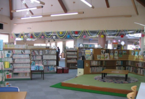 図書館児童コーナー