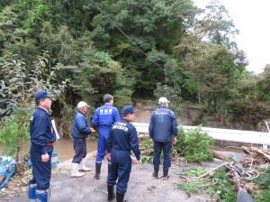 台風19号根本代議士視察：上長折鈴木内地内移川の氾濫状況視察