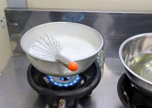 地酒ゼリー_材料を溶かす