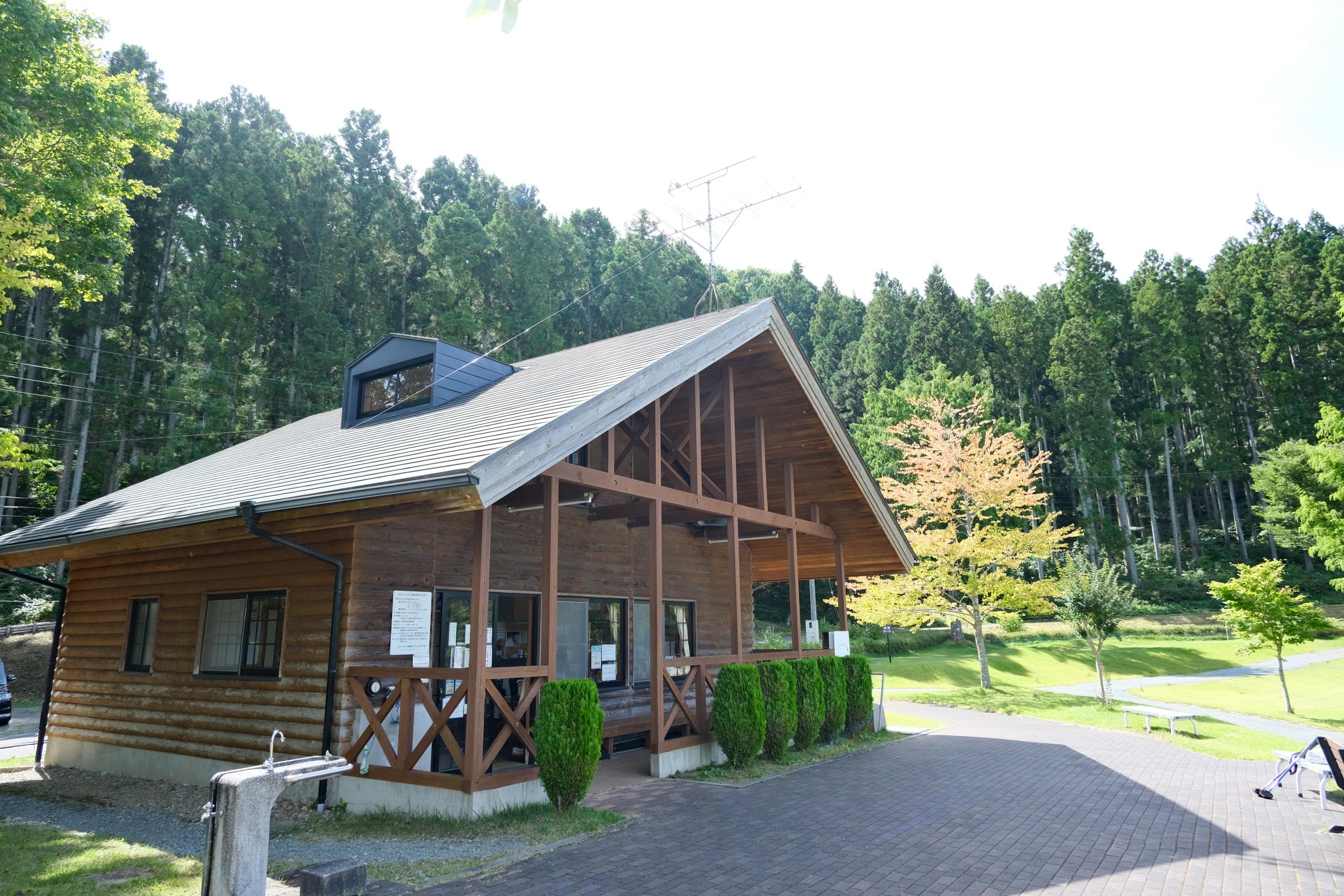 日山パーク管理棟