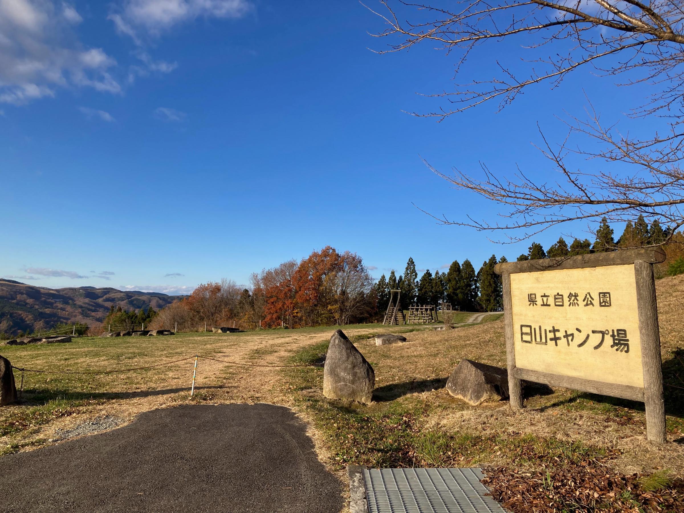 日山キャンプ場テントサイト下