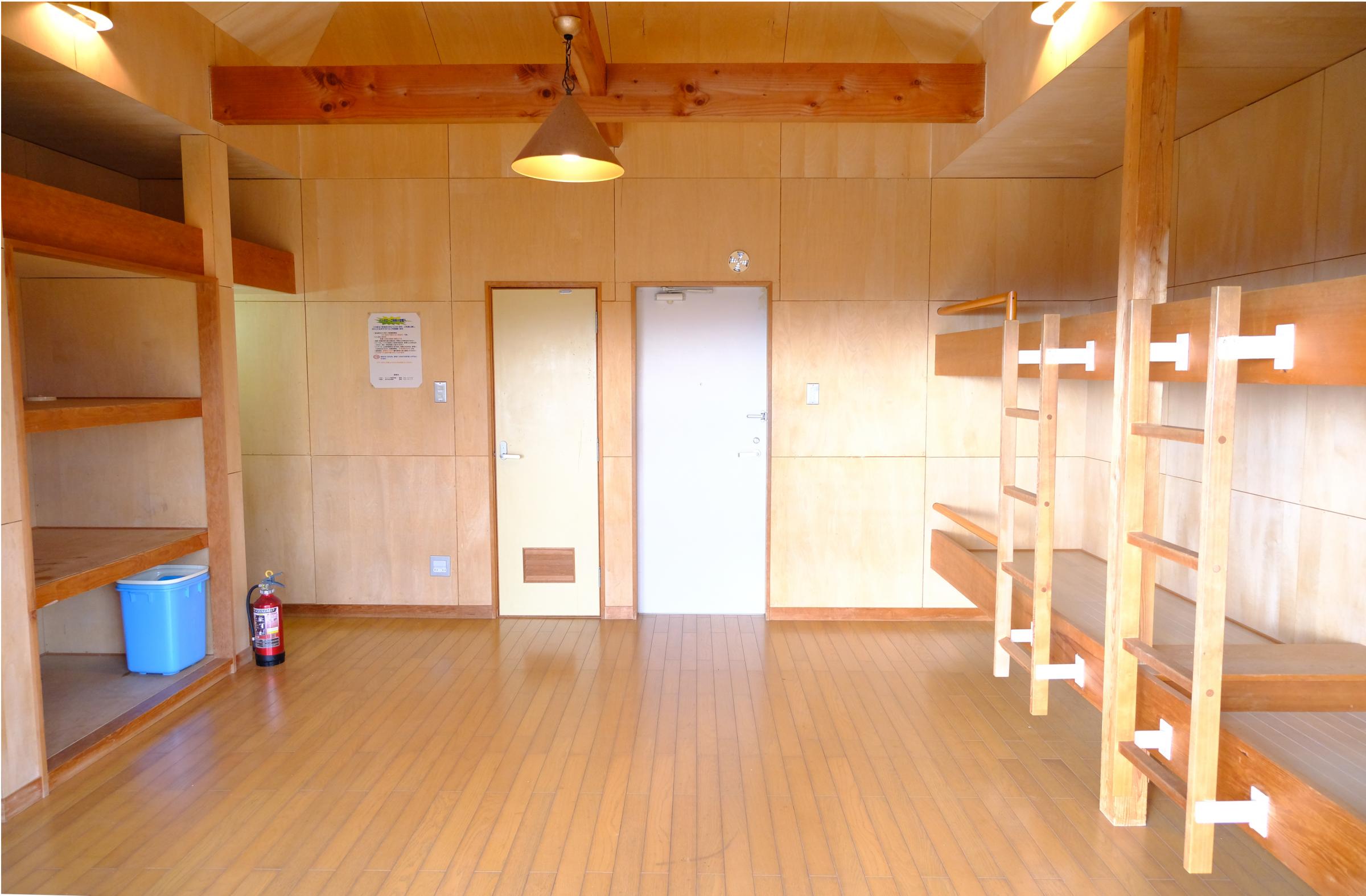 日山キャンプ場バンガロー大