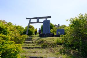 羽山山頂鳥居
